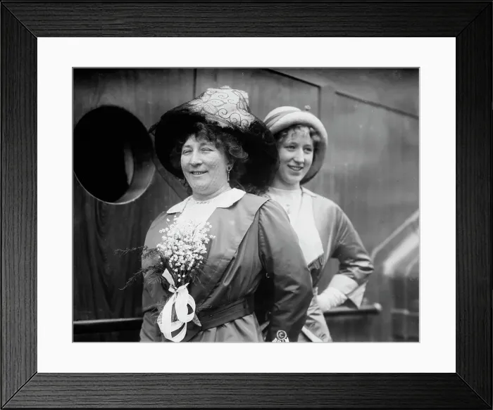 Framed Print : Madame Gadski and daughter, 1912. Creator: Bain News Service