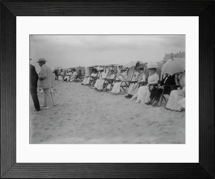 Framed Print : Spectators on beach for motor boat races, Palm Beach, 1910. Creator: Bain News Service Framed Print : Spectators on beach for motor boat races, Palm Beach, 1910. Creator: Bain News Service