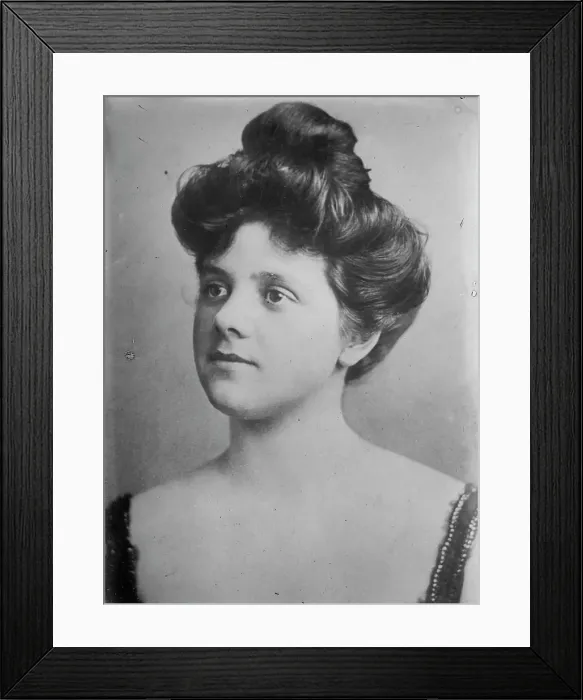 Framed Print : Mrs. Phil. Lydig, 1911. Creator: Bain News Service Framed Print : Mrs. Phil. Lydig, 1911. Creator: Bain News Service