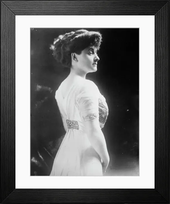 Framed Print : Mrs. Otto H. Kahn, 1910. Creator: Bain News Service Framed Print : Mrs. Otto H. Kahn, 1910. Creator: Bain News Service