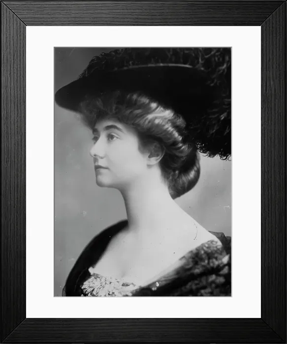 Framed Print : Mrs. Reginald Ronalds, 1910. Creator: Bain News Service Framed Print : Mrs. Reginald Ronalds, 1910. Creator: Bain News Service