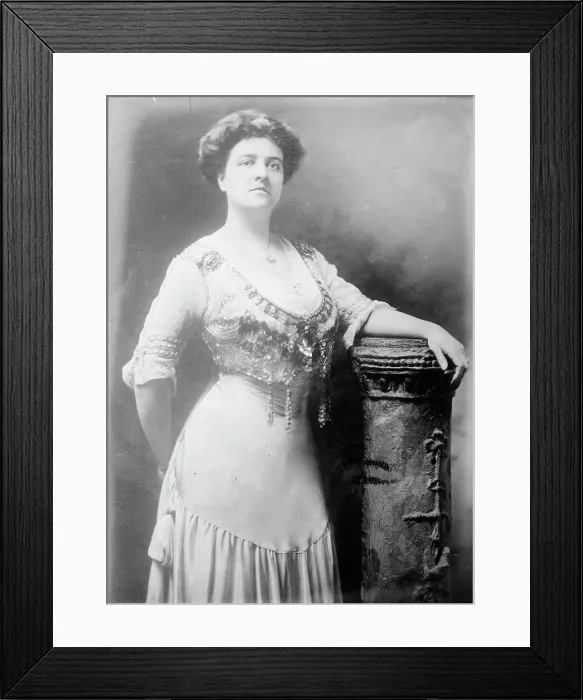Framed Print : Mrs. Harry Coudrey, 1910. Creator: Bain News Service Framed Print : Mrs. Harry Coudrey, 1910. Creator: Bain News Service