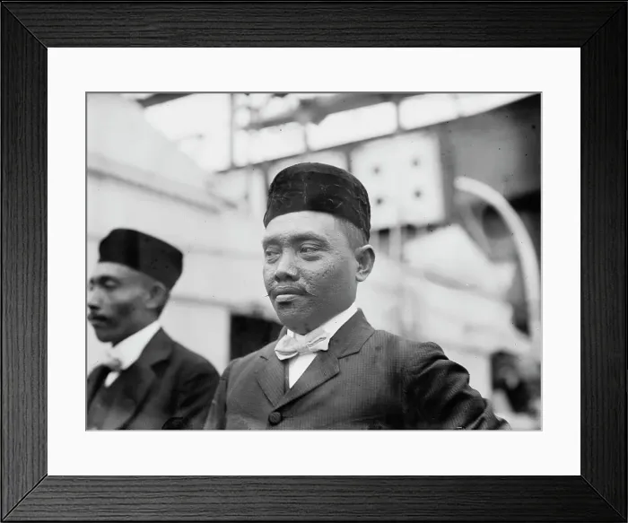 Framed Print : Sultan of Sulu with others, 1910. Creator: Bain News Service Framed Print : Sultan of Sulu with others, 1910. Creator: Bain News Service