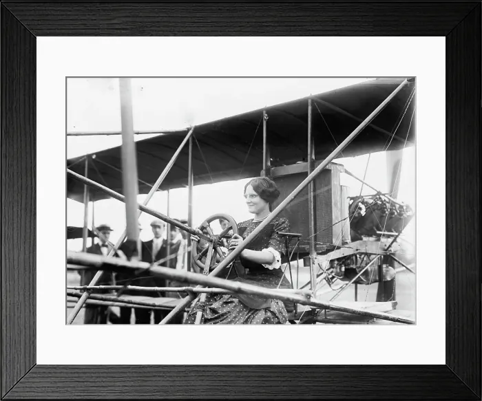 Framed Print : Mrs. G. Curtiss, c1910. Creator: Bain News Service Framed Print : Mrs. G. Curtiss, c1910. Creator: Bain News Service