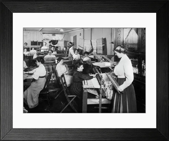 Framed Print : Weavers at work, between c1910 and c1915. Creator: Bain News Service Framed Print : Weavers at work, between c1910 and c1915. Creator: Bain News Service