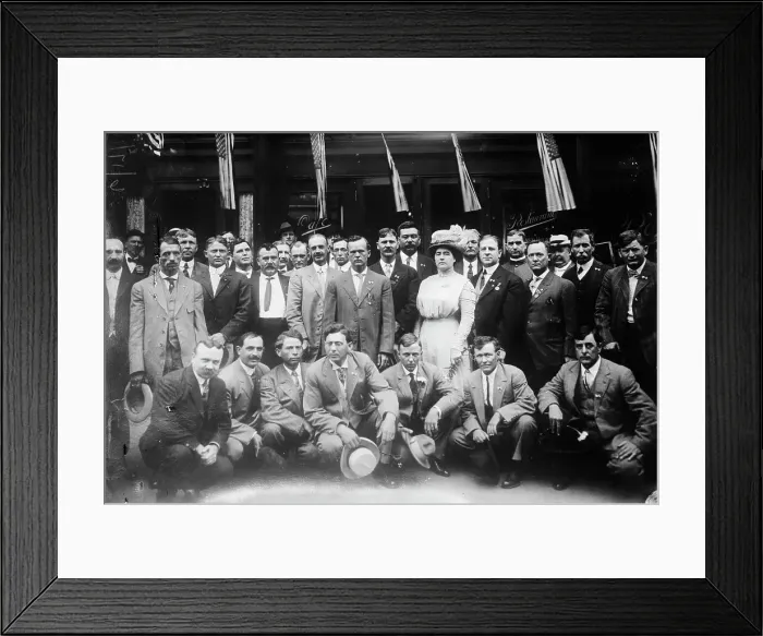 Framed Print : Rough riders at Cincinnati, enroute to reception of T.R. [Theodore Roosevelt], c1910-c1915. Creator: Bain News Service