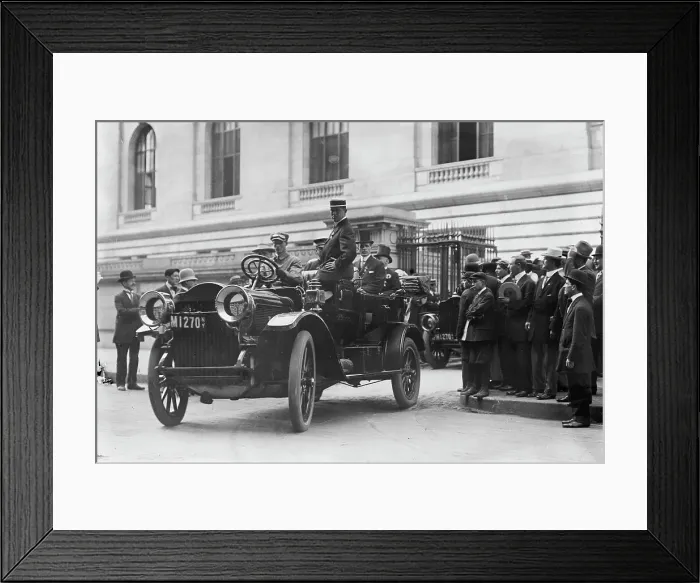 Framed Print : Taft's Auto leaving N.Y. Public Library, between c1910 and c1915. Creator: Bain News Service Framed Print : Taft's Auto leaving N.Y. Public Library, between c1910 and c1915. Creator: Bain News Service