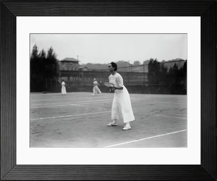 Framed Print : Florence Sutton, between c1910 and c1915. Creator: Bain News Service Framed Print : Florence Sutton, between c1910 and c1915. Creator: Bain News Service