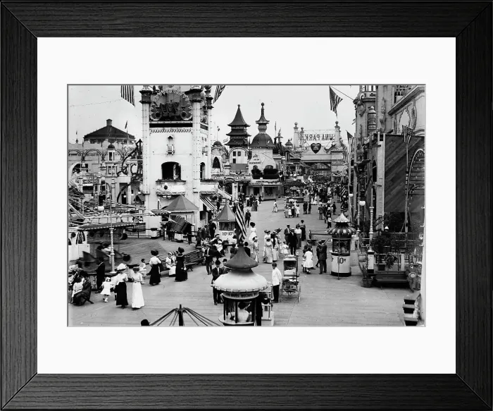 Framed Print : Coney Island, in Luna Park, between c1910 and c1915. Creator: Bain News Service Framed Print : Coney Island, in Luna Park, between c1910 and c1915. Creator: Bain News Service