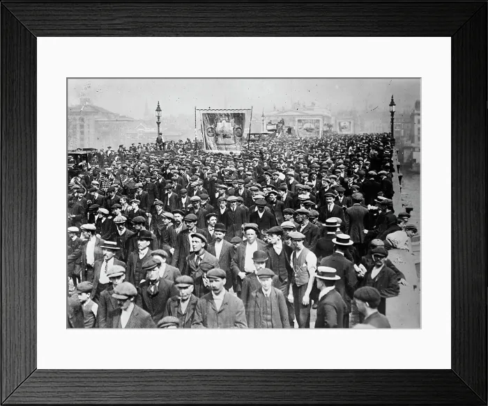 Framed Print : Strikers crossing London Bridge, between c1910 and c1915. Creator: Bain News Service Framed Print : Strikers crossing London Bridge, between c1910 and c1915. Creator: Bain News Service