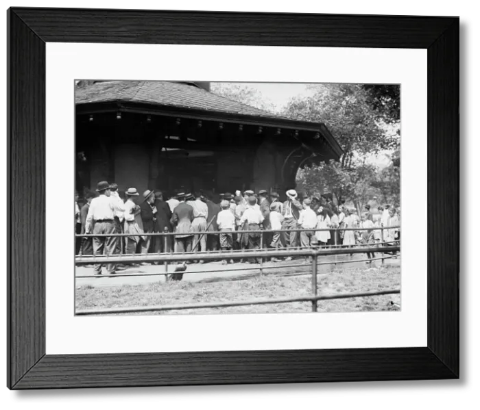 Framed Print : Milk House, Tompkins Sq.; hot day, between c1910 and c1915. Creator: Bain News Service Framed Print : Milk House, Tompkins Sq.; hot day, between c1910 and c1915. Creator: Bain News Service