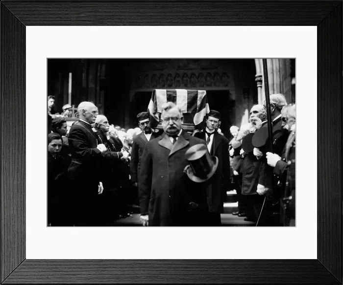 Framed Print : Taking Kearny's body from Trinity Church, between c1910 and c1915. Creator: Bain News Service Framed Print : Taking Kearny's body from Trinity Church, between c1910 and c1915. Creator: Bain News Service