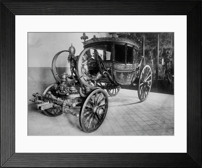 Framed Print : Pope's carriage, between c1910 and c1915. Creator: Bain News Service Framed Print : Pope's carriage, between c1910 and c1915. Creator: Bain News Service