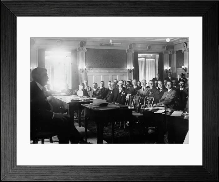 Framed Print : American Manufacturers Export Association, between c1910 and c1915. Creator: Bain News Service Framed Print : American Manufacturers Export Association, between c1910 and c1915. Creator: Bain News Service