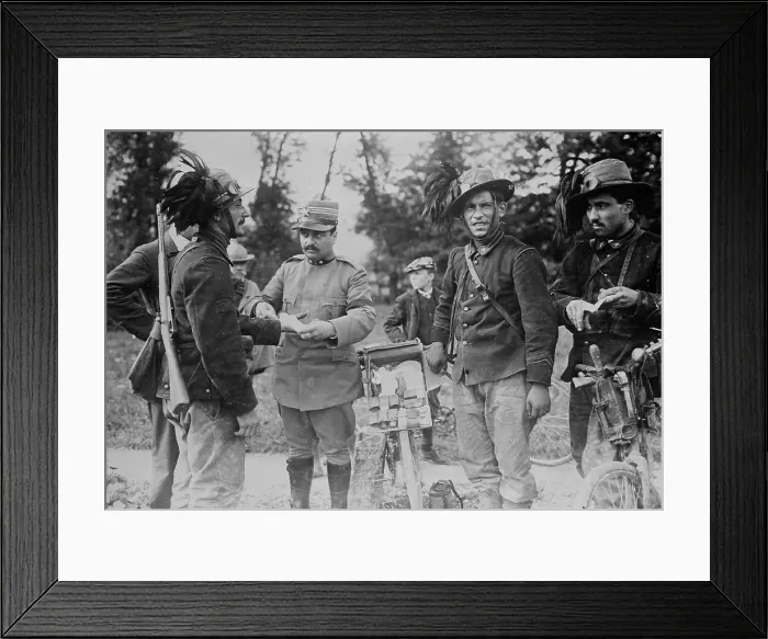 Framed Print : Surgeon treating wounded, Tripoly i.e. Tripoli, between c1910 and c1915. Creator: Bain News Service Framed Print : Surgeon treating wounded, Tripoly i.e. Tripoli, between c1910 and c1915. Creator: Bain News Service