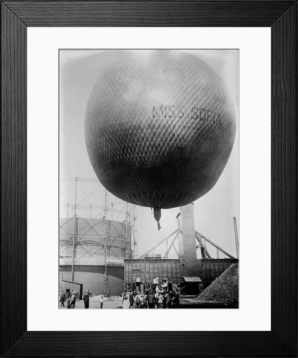Framed Print : Assman's Balloon, between c1910 and c1915. Creator: Bain News Service Framed Print : Assman's Balloon, between c1910 and c1915. Creator: Bain News Service