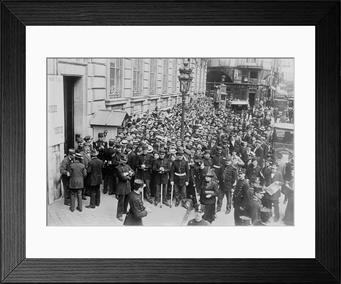 Framed Print : Paris -- crowd before Bank of France, between c1910 and c1915. Creator: Bain News Service Framed Print : Paris -- crowd before Bank of France, between c1910 and c1915. Creator: Bain News Service