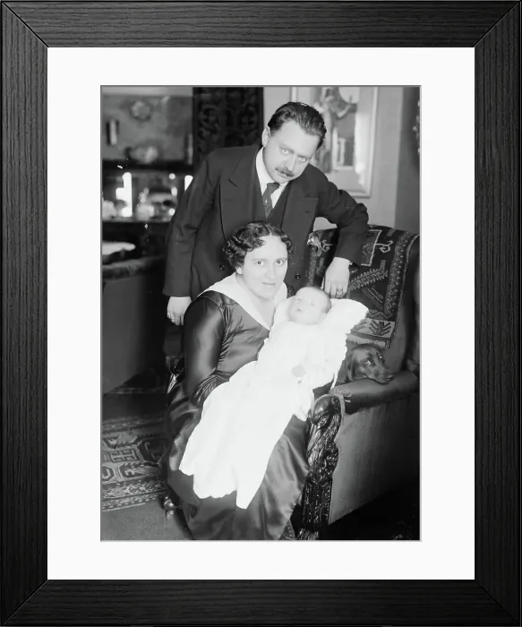 Framed Print : Margarethe Ober & family, between c1915 and c1920. Creator: Bain News Service Framed Print : Margarethe Ober & family, between c1915 and c1920. Creator: Bain News Service