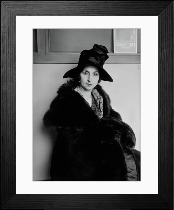 Framed Print : Amelita Galli-Curci, between c1915 and c1920. Creator: Bain News Service Framed Print : Amelita Galli-Curci, between c1915 and c1920. Creator: Bain News Service