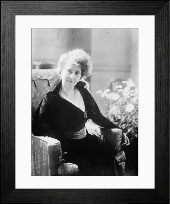 Framed Print : Lady Reading, between c1915 and c1920. Creator: Bain News Service Framed Print : Lady Reading, between c1915 and c1920. Creator: Bain News Service