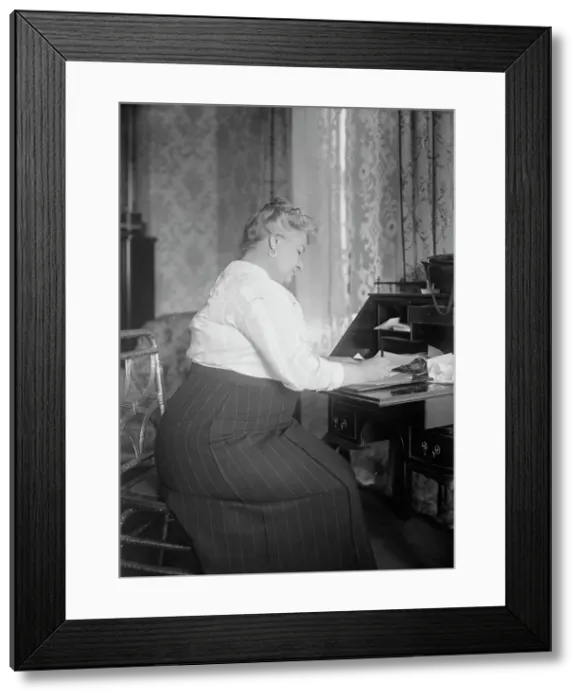 Framed Print : Ernestine Schumann-Heink, between c1915 and c1920. Creator: Bain News Service Framed Print : Ernestine Schumann-Heink, between c1915 and c1920. Creator: Bain News Service
