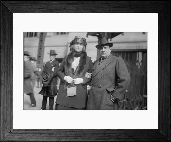 Framed Print : Enrico Caruso & wife Dorothy Caruso, between c1915 and c1920. Creator: Bain News Service Framed Print : Enrico Caruso & wife Dorothy Caruso, between c1915 and c1920. Creator: Bain News Service