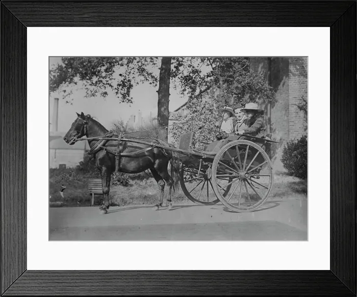 Framed Print : U.S. wounded in England, between c1915 and c1920. Creator: Bain News Service Framed Print : U.S. wounded in England, between c1915 and c1920. Creator: Bain News Service