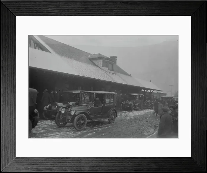 Framed Print : Oyster Bay: arriving for Roosevelt funeral, 1919. Creator: Bain News Service Framed Print : Oyster Bay: arriving for Roosevelt funeral, 1919. Creator: Bain News Service