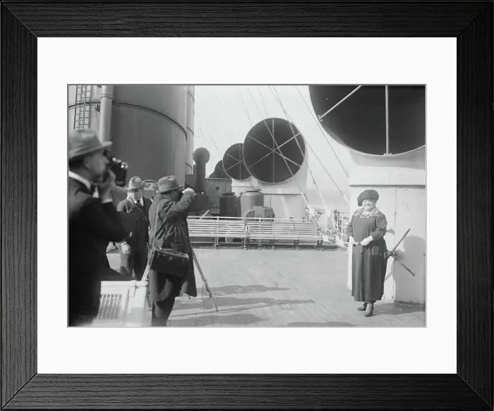 Framed Print : Luisa Tetrazzini, between c1915 and c1920. Creator: Bain News Service Framed Print : Luisa Tetrazzini, between c1915 and c1920. Creator: Bain News Service