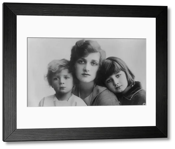 Framed Print : Gladys Cooper, between c1915 and c1920. Creator: Bain News Service Framed Print : Gladys Cooper, between c1915 and c1920. Creator: Bain News Service