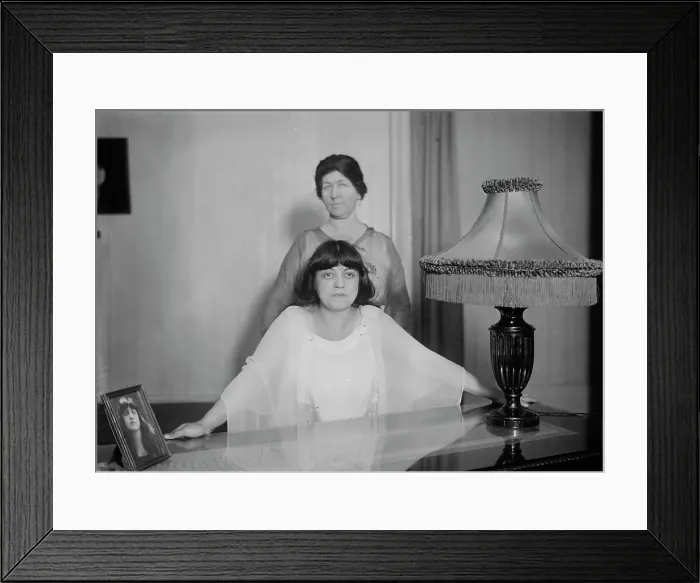 Framed Print : Rosa Ponselle & Anna Ryan, between c1915 and c1920. Creator: Bain News Service Framed Print : Rosa Ponselle & Anna Ryan, between c1915 and c1920. Creator: Bain News Service