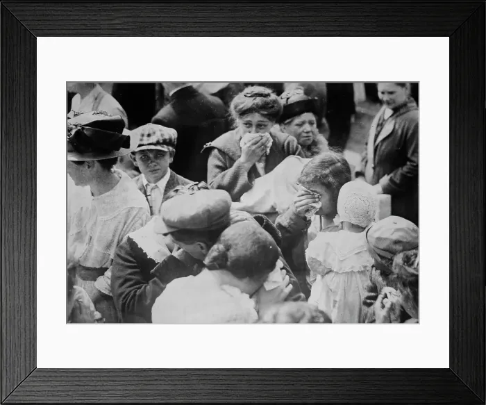 Framed Print : Good-by at Tarentum, Pa. between c1915 and c1920. Creator: Bain News Service Framed Print : Good-by at Tarentum, Pa. between c1915 and c1920. Creator: Bain News Service