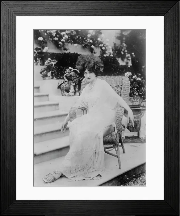 Framed Print : Baroness de Guestre, between c1910 and c1915. Creator: Bain News Service Framed Print : Baroness de Guestre, between c1910 and c1915. Creator: Bain News Service