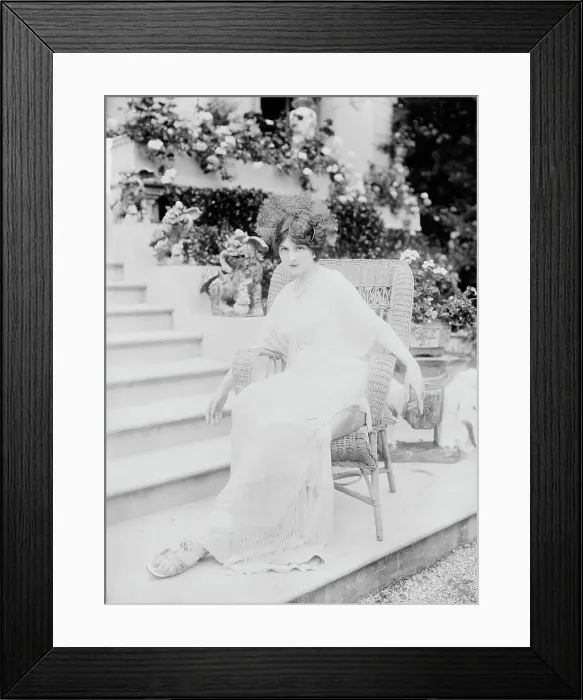 Framed Print : Baroness deGuestre, between c1910 and c1915. Creator: Bain News Service Framed Print : Baroness deGuestre, between c1910 and c1915. Creator: Bain News Service