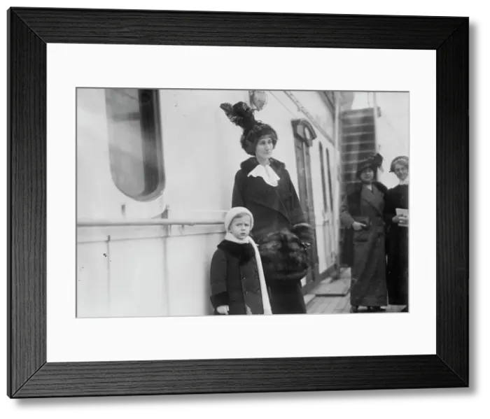 Framed Print : Countess de Bertier and son, between c1910 and c1915. Creator: Bain News Service Framed Print : Countess de Bertier and son, between c1910 and c1915. Creator: Bain News Service