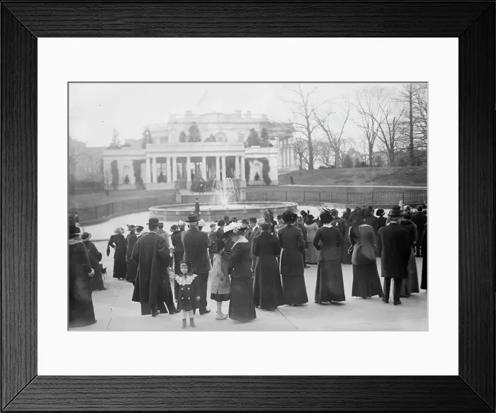 Framed Print : Before White House, 1913. Creator: Bain News Service Framed Print : Before White House, 1913. Creator: Bain News Service