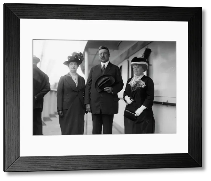 Framed Print : Mrs. R.A.C. Smith, Mr. R.A.C.Smith, and Mrs. J.F. Day, between c1910 and c1915. Creator: Bain News Service Framed Print : Mrs. R.A.C. Smith, Mr. R.A.C.Smith, and Mrs. J.F. Day, between c1910 and c1915. Creator: Bain News Service