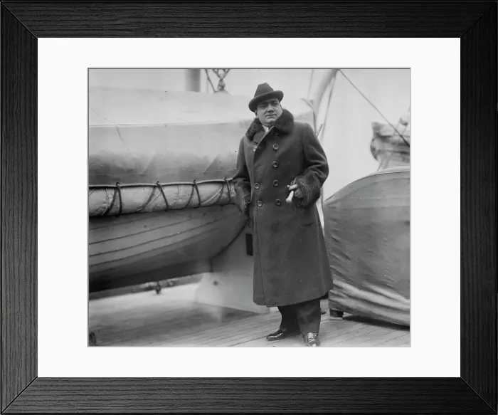 Framed Print : Caruso, between c1910 and c1915. Creator: Bain News Service Framed Print : Caruso, between c1910 and c1915. Creator: Bain News Service