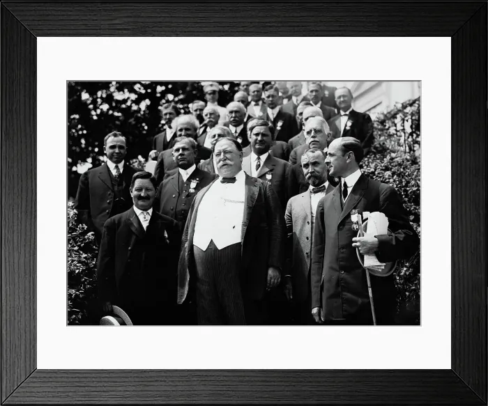 Framed Print : Taft and Notification Comm. at Wh. House, between c1910 and c1915. Creator: Bain News Service Framed Print : Taft and Notification Comm. at Wh. House, between c1910 and c1915. Creator: Bain News Service
