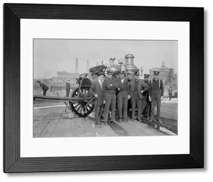 Framed Print : N.Y.'s old type horse drawn fire engine, between c1910 and c1915. Creator: Bain News Service Framed Print : N.Y.'s old type horse drawn fire engine, between c1910 and c1915. Creator: Bain News Service