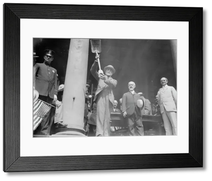 Framed Print : Gaynor [and] Schiff, 1913. Creator: Bain News Service