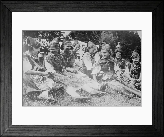 Framed Print : German Caddies, between c1910 and c1915. Creator: Bain News Service Framed Print : German Caddies, between c1910 and c1915. Creator: Bain News Service