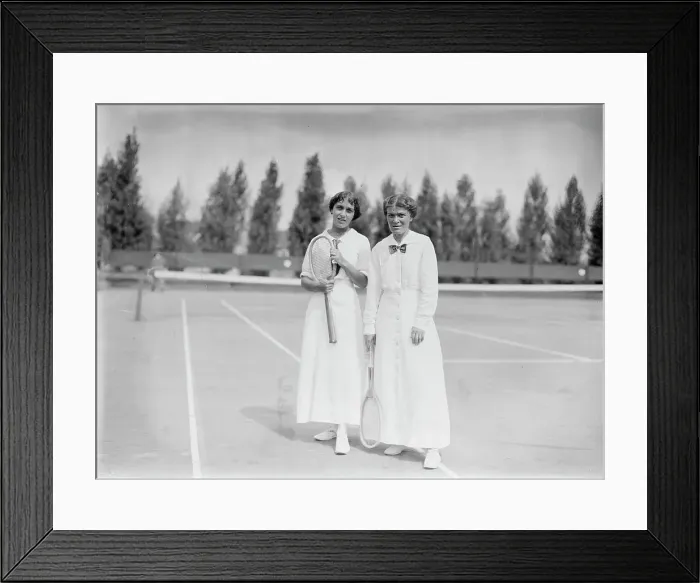 Framed Print : Miss Cassell [and] Mrs. Marshall McLean, 1913. Creator: Bain News Service