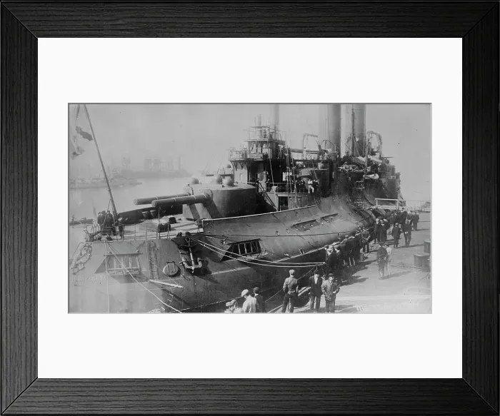 Framed Print : The Tsar[e]vitch alongside 5th [...] Jetty, between c1910 and c1915. Creator: Bain News Service