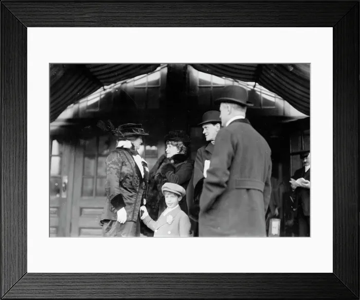 Framed Print : Mrs. C.D. Gibson -- Mrs. W. Astor & son, between c1910 and c1915. Creator: Bain News Service Framed Print : Mrs. C.D. Gibson -- Mrs. W. Astor & son, between c1910 and c1915. Creator: Bain News Service