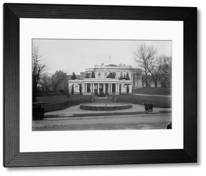 Framed Print : White House, between c1910 and c1915. Creator: Bain News Service Framed Print : White House, between c1910 and c1915. Creator: Bain News Service