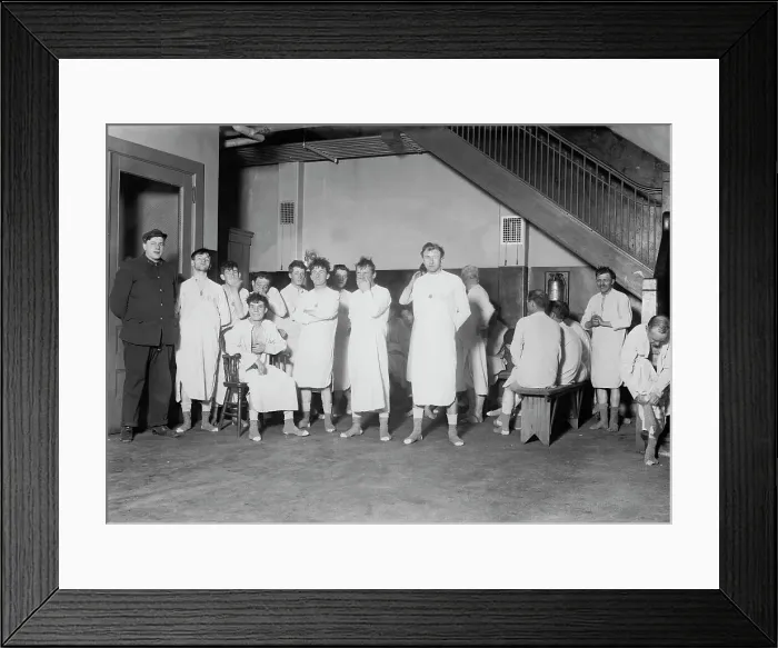 Framed Print : N.Y. City lodging house - after the bath, 1914. Creator: Bain News Service Framed Print : N.Y. City lodging house - after the bath, 1914. Creator: Bain News Service