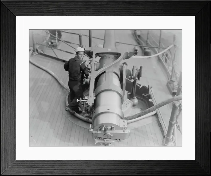 Framed Print : 6 gun on NEW YORK, between c1910 and c1915. Creator: Bain News Service Framed Print : 6 gun on NEW YORK, between c1910 and c1915. Creator: Bain News Service
