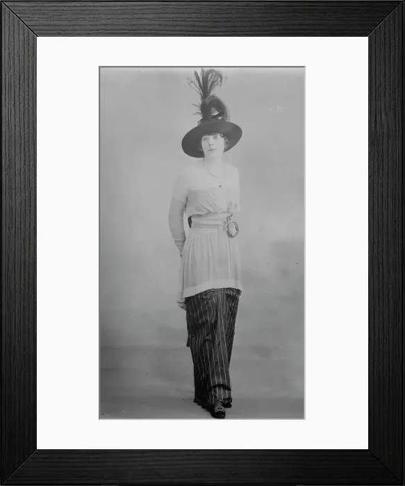 Framed Print : Mrs. H. Lyndhurst Bruce, between c1910 and c1920. Creator: Bain News Service Framed Print : Mrs. H. Lyndhurst Bruce, between c1910 and c1920. Creator: Bain News Service