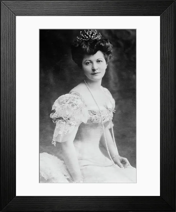 Framed Print : Mrs. Rutherford Stuyvesant, between c1915 and c1920. Creator: Bain News Service Framed Print : Mrs. Rutherford Stuyvesant, between c1915 and c1920. Creator: Bain News Service